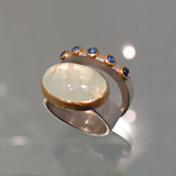 Ring: Silber, Gold, Prehnit, Saphire