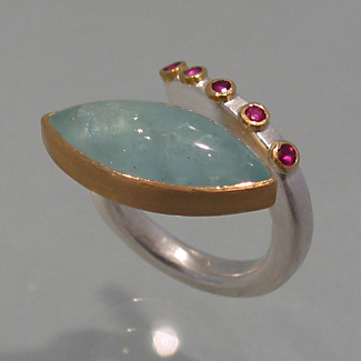 Ring: Silber, Gold, Aquamarin, Rubine